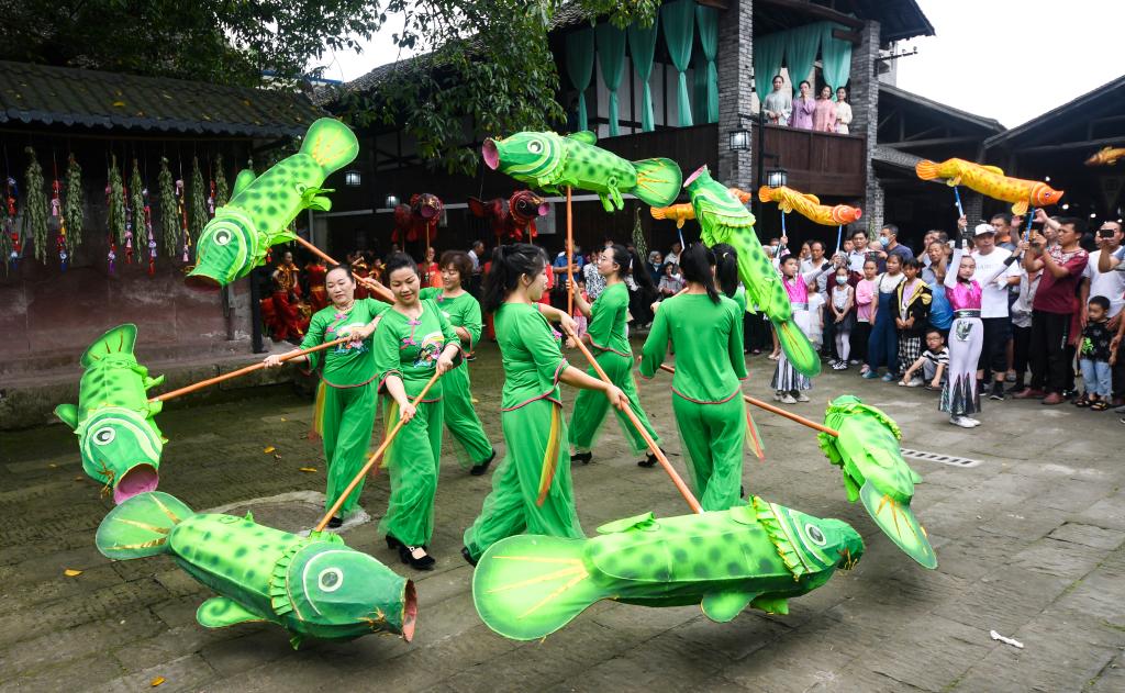 <b>端午节假期国内近8000万人次出游</b>