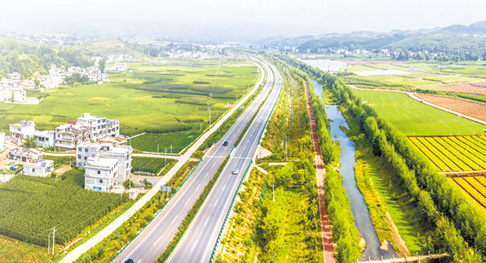 家乡路，宽阔又通畅