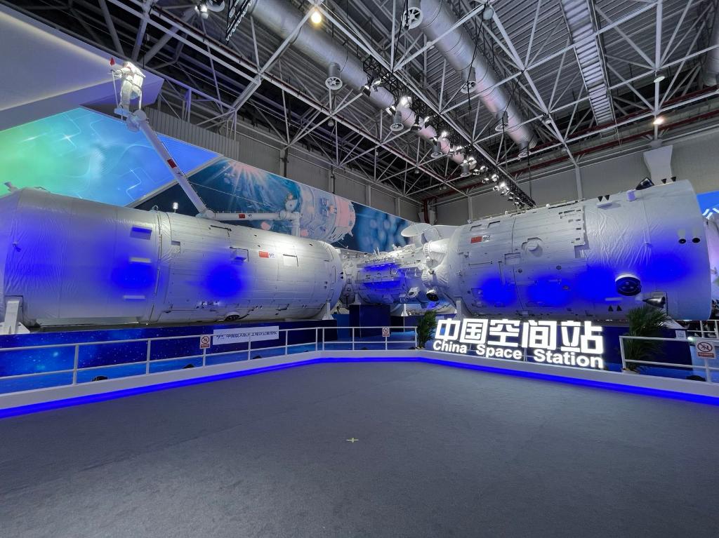 <b>中国空间站组合体展示舱亮相中国航展</b>
