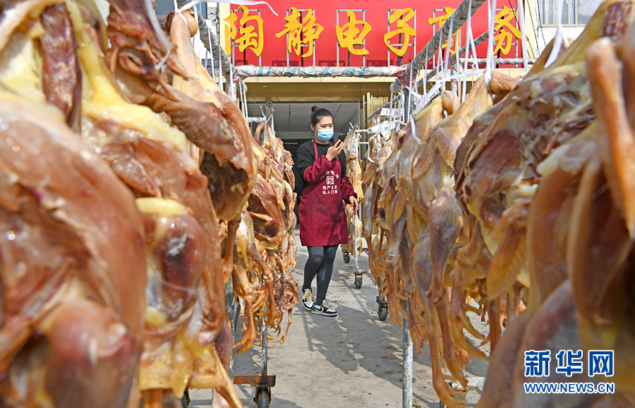 农村电商捎来“家乡味”