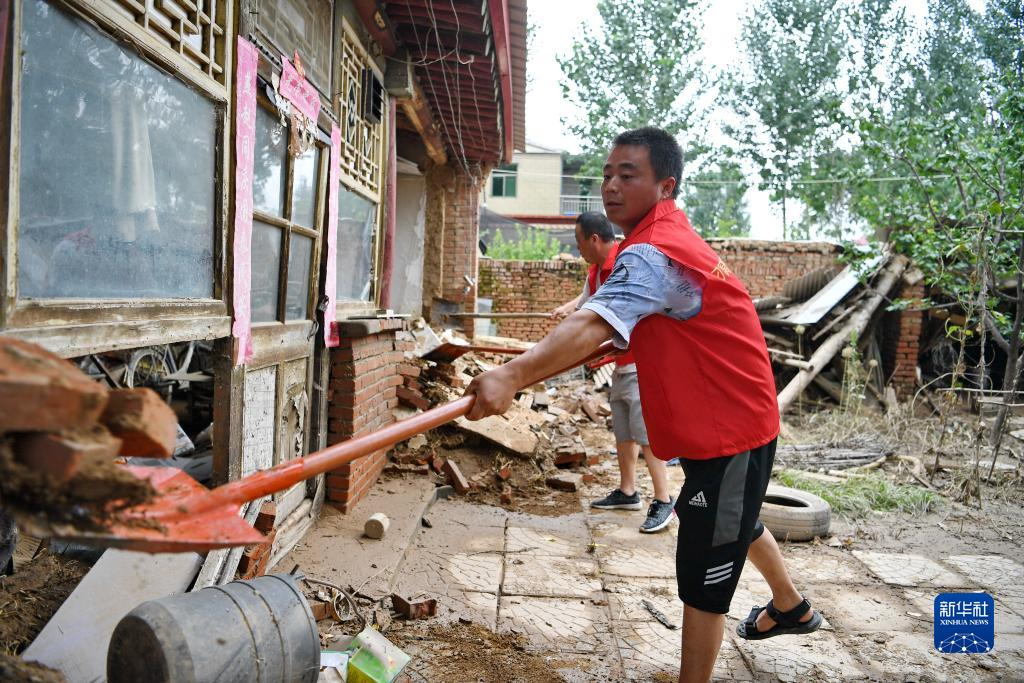 <b>清淤、消杀、排涝……河北涿州开展灾后修复工作</b>