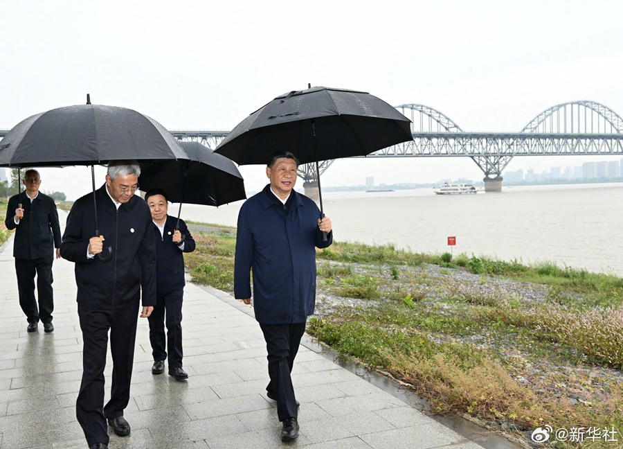 <b>习近平在江西九江市考察调研</b>