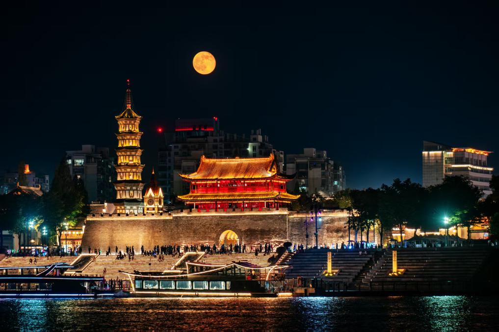 <b>“超级月亮”即将登场，等你来赏！</b>