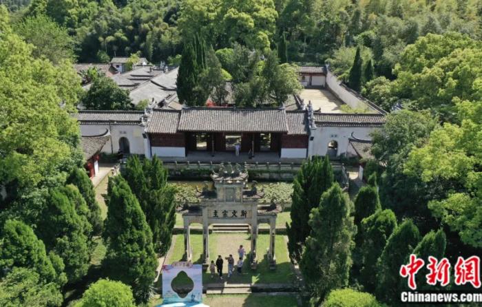 东西问丨张劲松：千年书院怎样塑造中国人的“阅读DNA”？