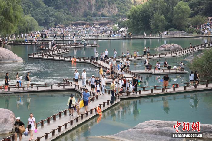 报告：暑期中国多地发放消费券有效撬动文旅活力